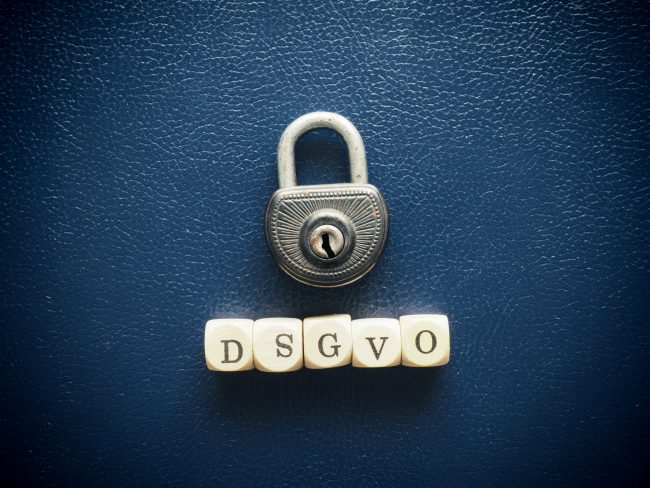 Old padlock with the word DSGVO Schadensersatz nach DSGVO